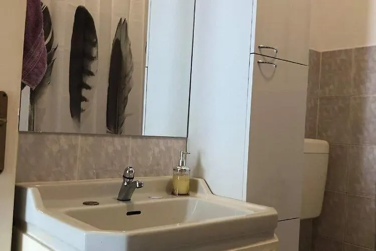 Apartment Ema - One Bedroom Apartment With Balcony Split