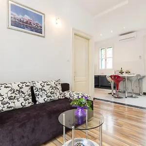  Appartement Old Town With Private Indoor Garage Parking