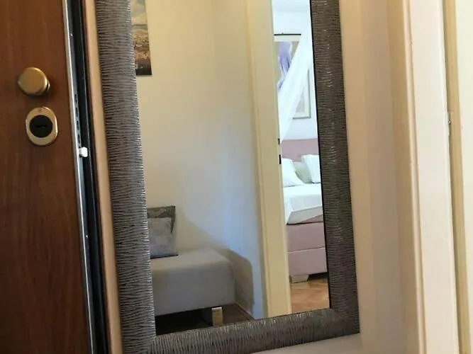 Apartment Ema - One Bedroom Apartment With Balcony Split